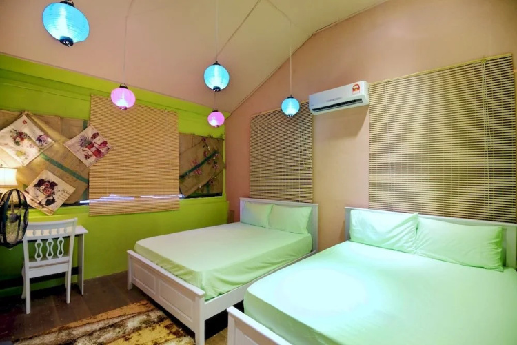 Decoupage Homestay