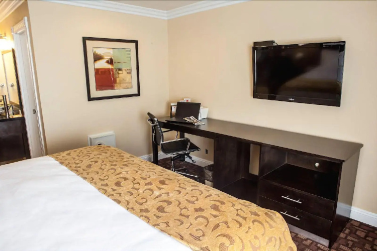 Marinwood Inn & Suites