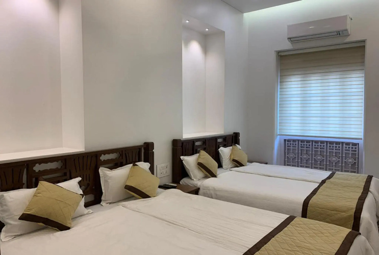 Carlton Hotel