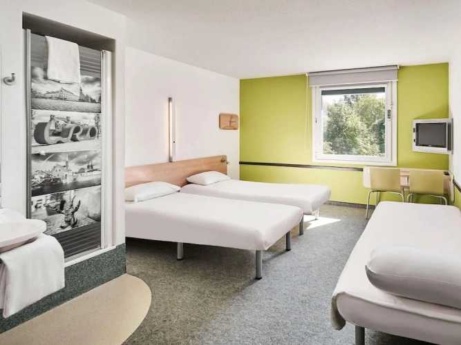 Standard Triple room