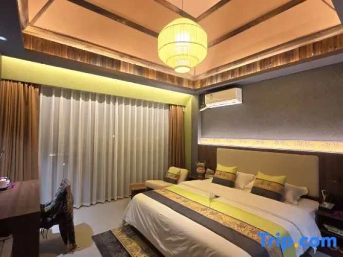 Standard Twin room with courtyard view