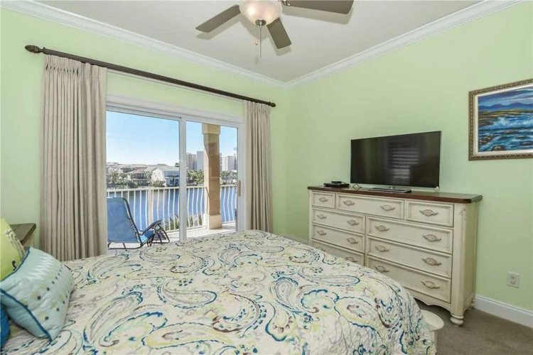 Bella Luna by Compass Resorts