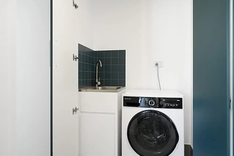 Spacious 2-bed Apartment With Rooftop Views
