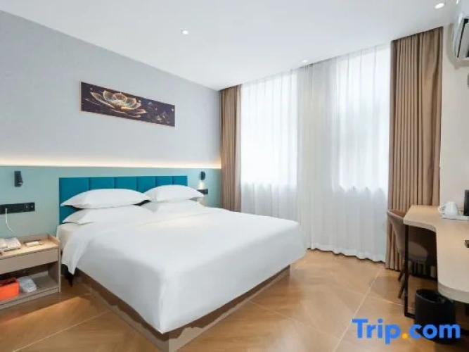 Standard Double room with city view