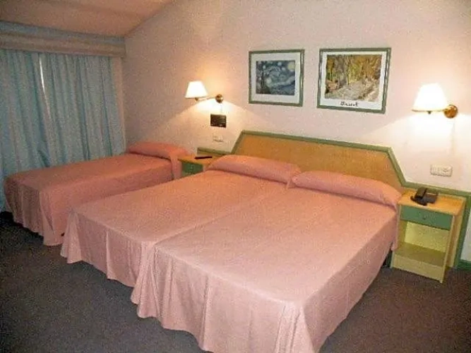 Standard Triple room