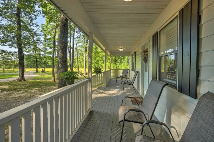 Peaceful Broken Bow Cottage w/ Fire Pit!