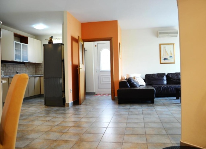 3 Bedrooms Apartment