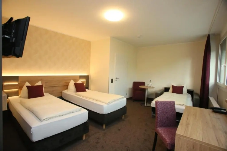 Standard Triple room
