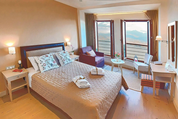 Arktos Mountain Hotel