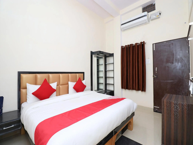 OYO 22703 Jee's Stay