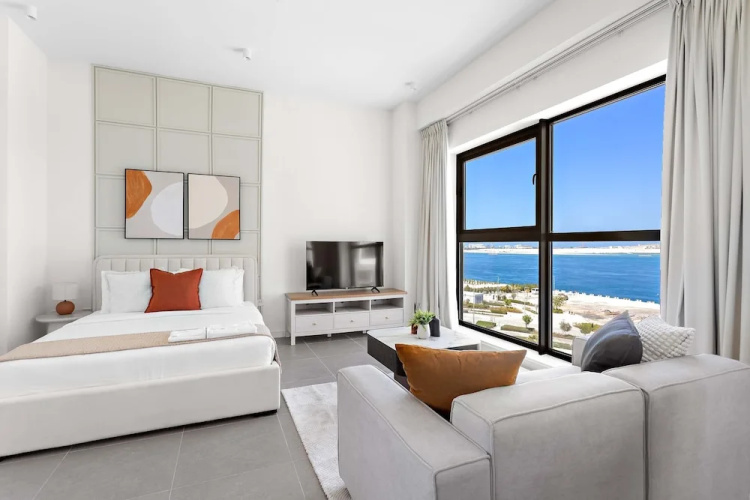Silkhaus Chic Studio Private Beach Pixel Tower
