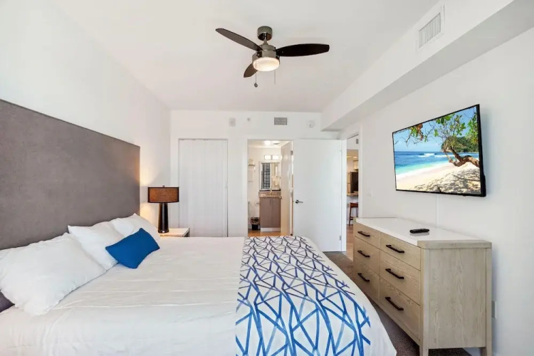 Oceana 301 East