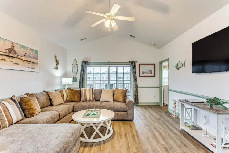 3 Mi to Myrtle Beach: Condo w/ Pool Access