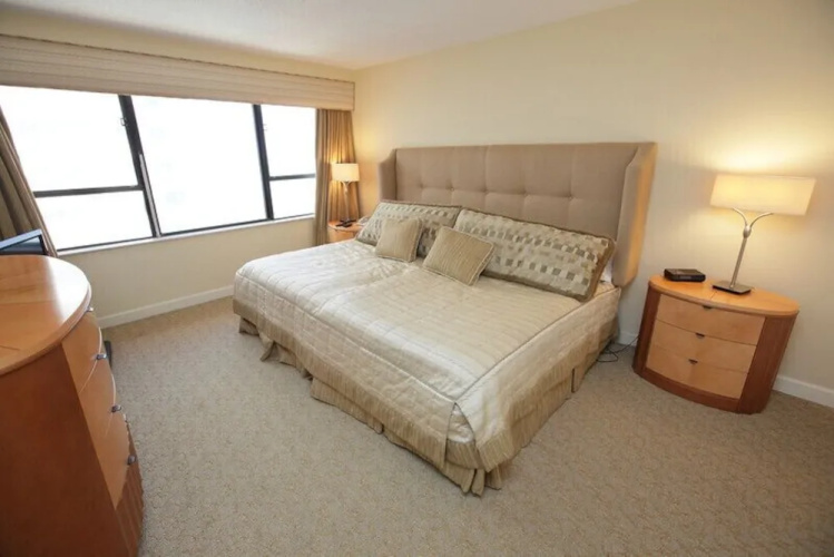 Alexander 1208 - 2 Br Apts