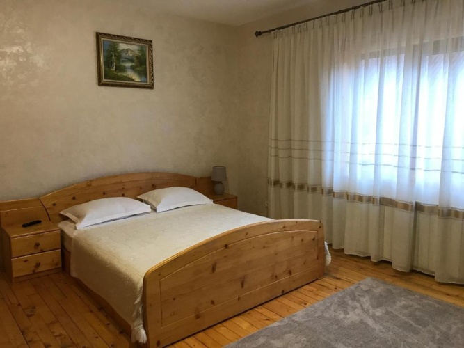5 Bedrooms Cottage