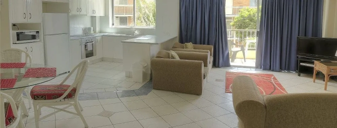 2 Bedrooms Apartment with garden view