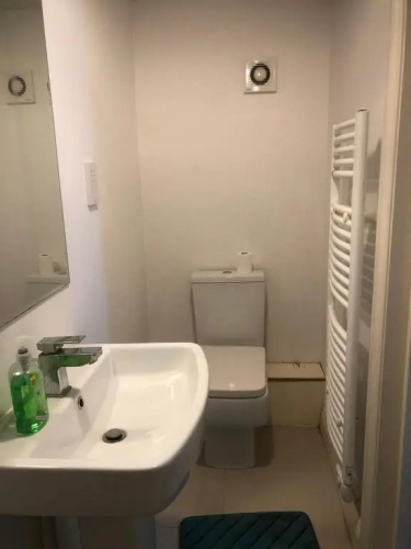 1 Bedroom Available 5 Minute From Centre & Station