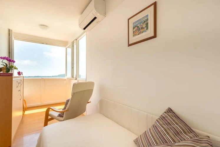 3 Bedrooms Apartment