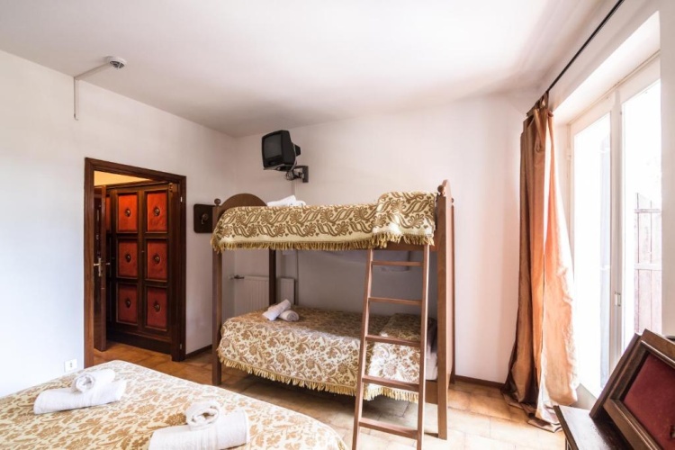 Standard Quadruple room with mountain view