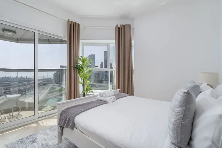 Spacious Serene 2 Bedroom in JLT for 4