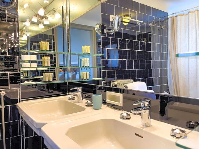 Deluxe Suite