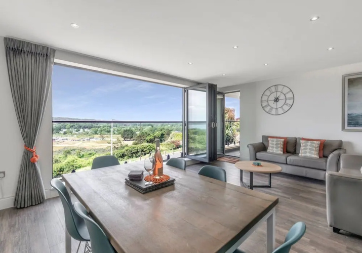 7 Waterstone House