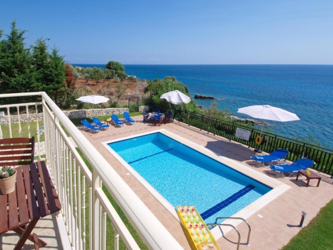 3 Bedrooms Villa