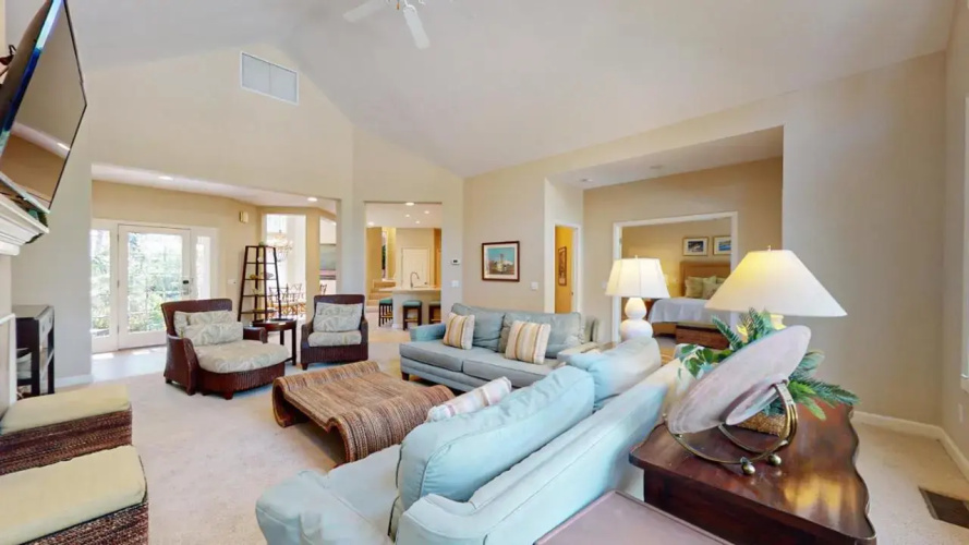 6 Flagg Dr