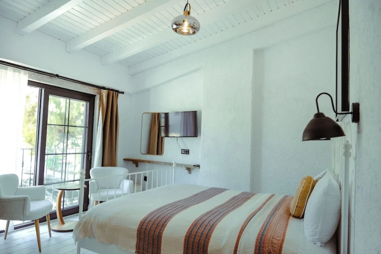 Standard room with pool view