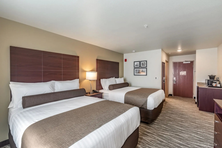 Cobblestone Hotel & Suites – Stevens Point