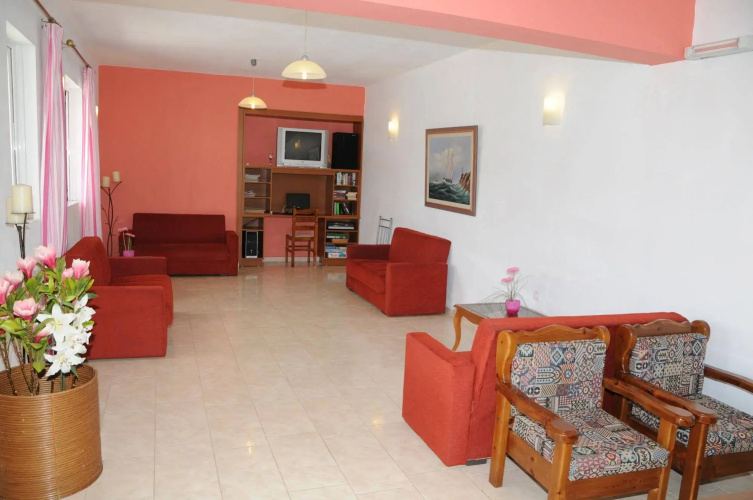 Manolis Apartments