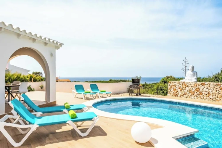 2 Bedrooms Villa