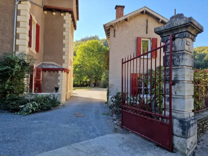 3 Bedrooms Cottage