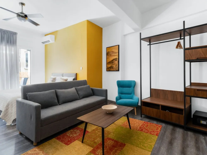 Sanders Center - Nice Studio Apt With Balcony