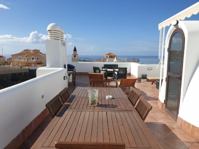 Apartment with sea view