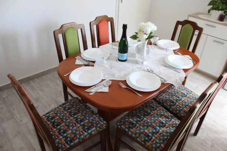 3 Bedrooms Apartment