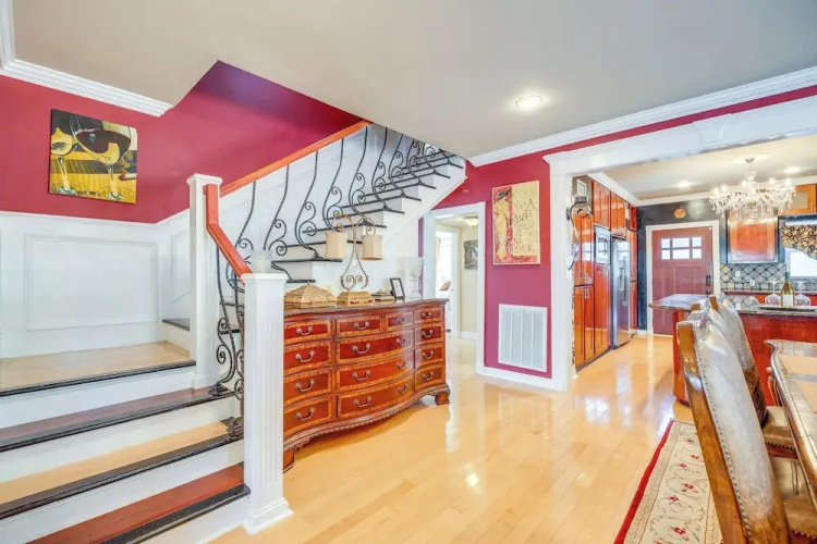 Spacious Houston Home w/ Deck ~ 2 Mi to Downtown!