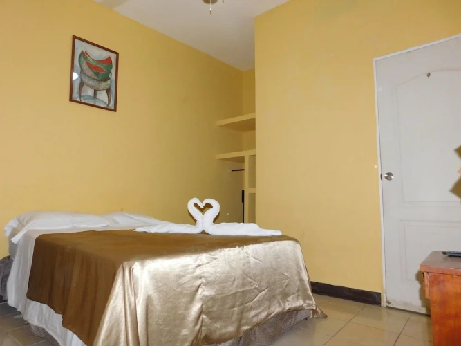 6 Bedrooms Bed in Dorm