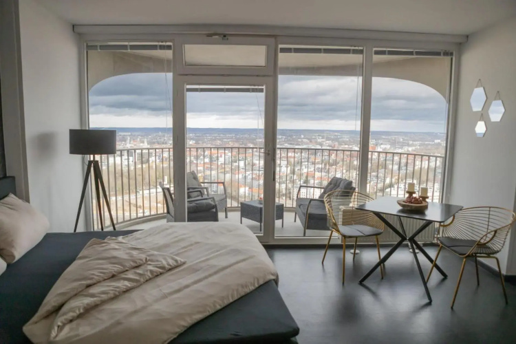 Hohes Apartment mit Weitblick über Augsburg