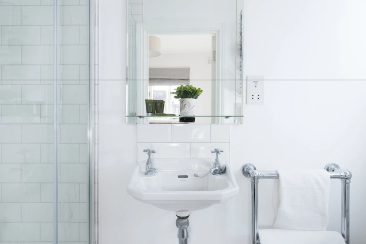 Beautiful 2BR Split Level Fulham Apartment