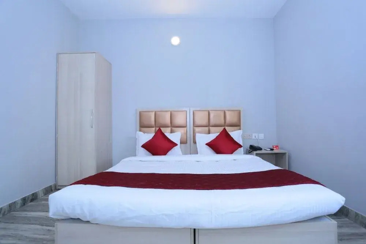 OYO Flagship 16910 Hotel Prince Palace