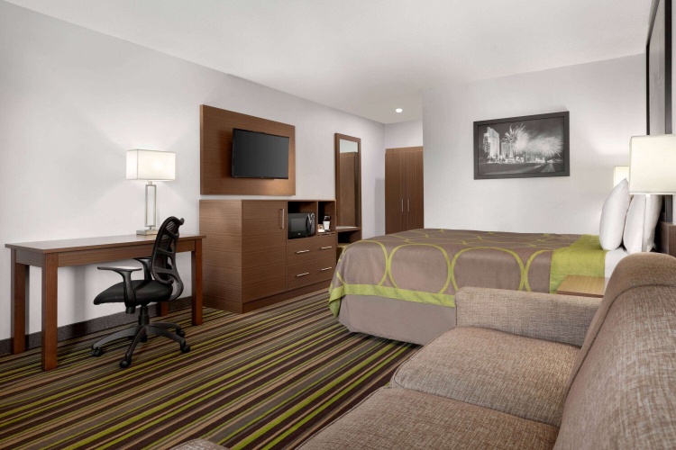 Super 8 By Wyndham Windsor/Dougall photo 6
