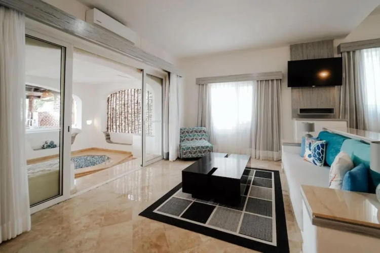 Villa Corona 6 BR Luxury Mansion