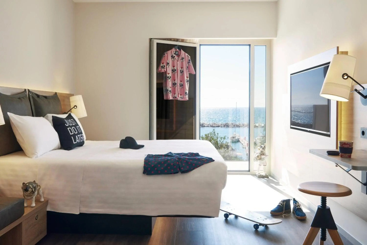 Moxy Patra Marina