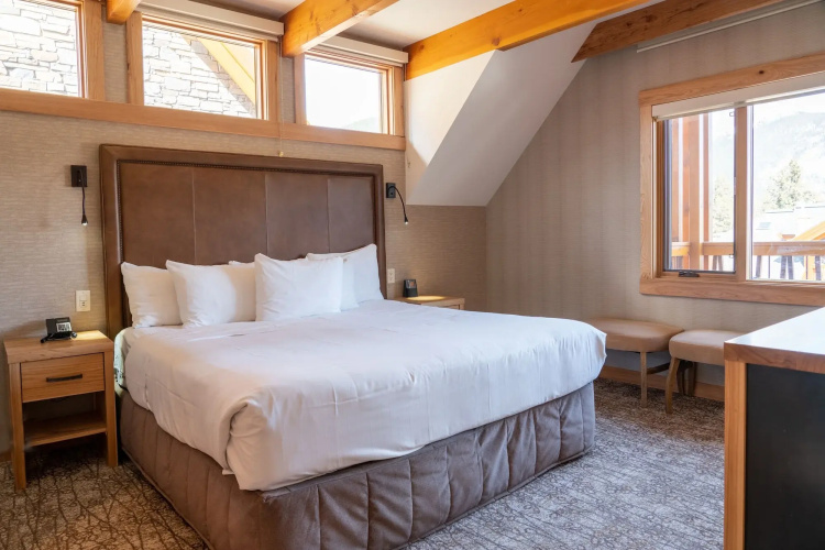 Moose Hotel And Suites