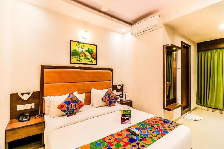 FabHotel Admiral, Marol