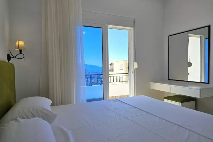 Ionian Blue Escape 304