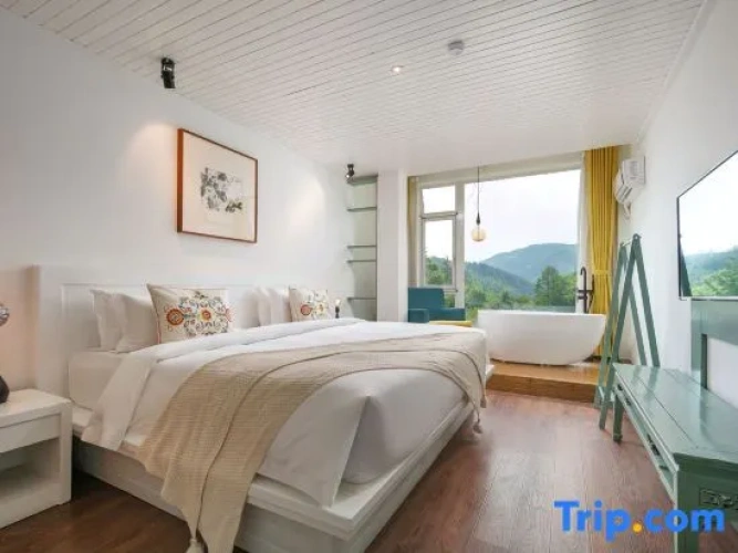 Luxury Family Suite with mountain view