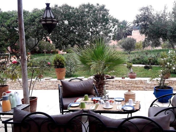 Bungalow with garden view