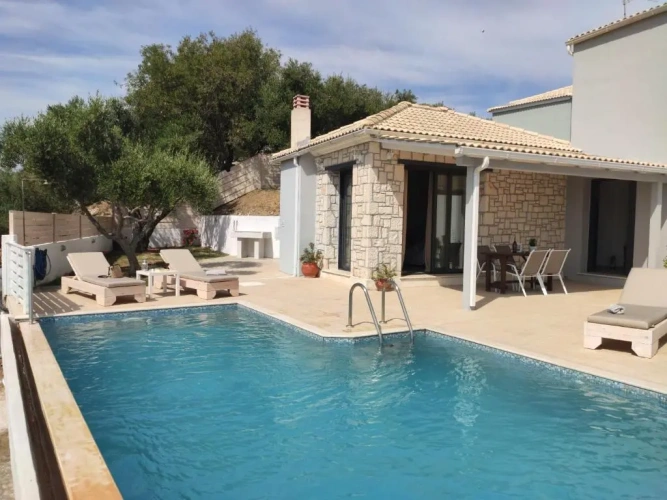 2 Bedrooms Villa